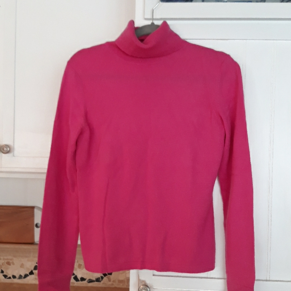 Pink cashmere turtleneck